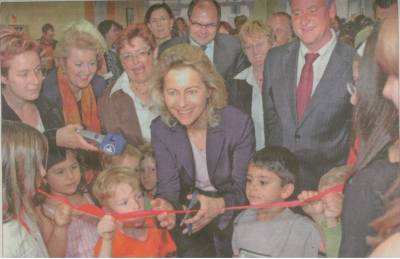 Einweihung des Mehrgenerationenhauses in F�rth durch die Bundesfamilienministerin Ursula von der Leyen, Juni 2007.