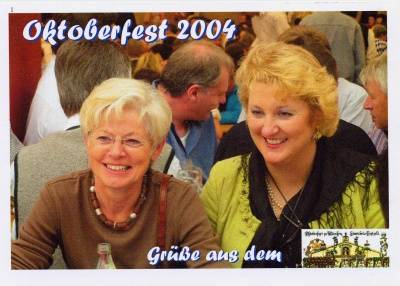 Petra Guttenberger MdL u. Mitarbeiterin Gabi Feldmann anl�sslich der B�rgerinformationsfahrt zum Bayerischen Landtag und anschlie�endem Besuchdes Oktoberfestes