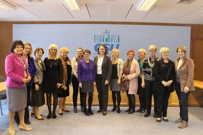 Frauengruppe der CSU-Landtagsfraktion neu konstituiert: Zur Vorsitzenden wurde Ute Eiling-H�ting, zu deren Stellvertreterinnen Carolina Trautner und Judith Gerlach gew�hlt.