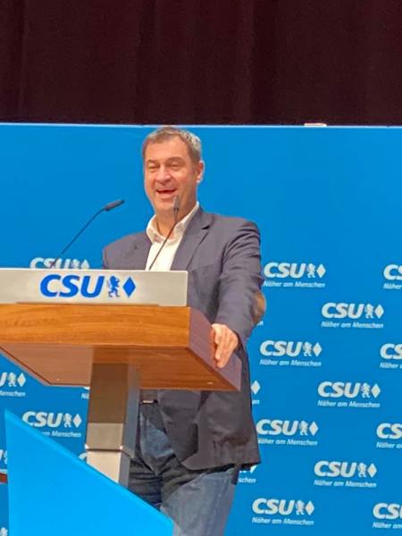 Als Gast des Bezirksparteitages konnte der Vorsitzende der CSU, Ministerpräsident Dr. Markus Söder, begrüßt werden.
Foto: CSU BV