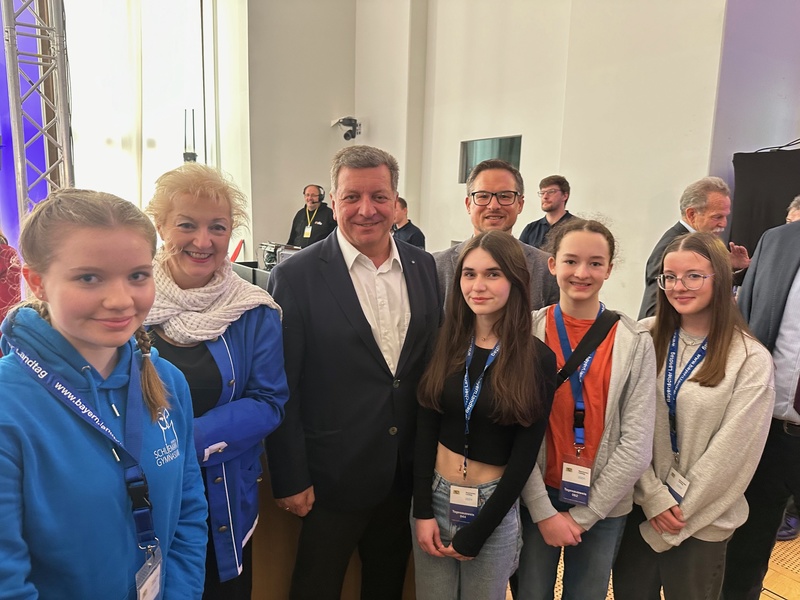 "Ein interessanter Tag in München mit vielen tollen Eindrücken, so die einstimmige Meinung der Schülerinnen".
Foto: CSU-Fraktion