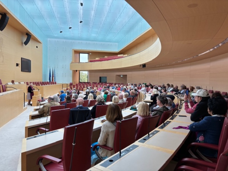 Danke an Marga Hetzner für die Begleitung von Bus 2 und ihrer Mithilfe, Jürgen Schlick vom Landtagsamt und an alle Teilnehmerinnen und Teilnehmer für die offene und interessante Diskussion.
Foto: C. Daum
