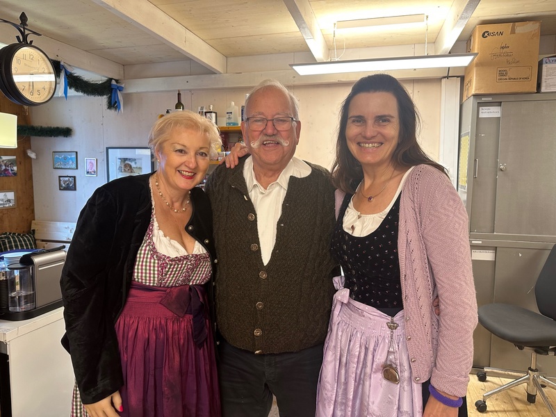 Beim anschließenden Mittagessen auf der Wiesn im Löwenbräu-Festzelt war es mir eine ganz besondere Freude, nicht nur  Festwirtin Stephanie Spendler, sondern auch ihren Vater, den langjährigen Wirtesprecher Wiggerl Hagn zu treffen. Foto: Team Löwenbräu