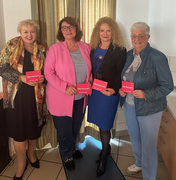 40 Jahre Frauen-Union Katzwang: Was für ein wundervoller Grund zu feiern! Als FU-Bezirksvorsitzende sage ich herzlichen Glückwunsch und weiterhin viel Erfolg. Foto: FU Katzwang