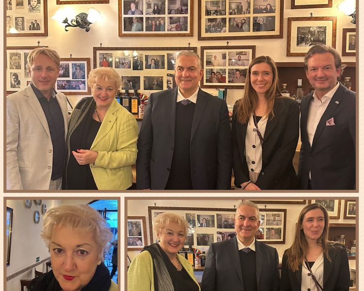 Palermo - Gespräch mit Dottore Antonio Balsamo (Mitte), Anti-Mafia-Richter und stellv. Generalstaatsanwalt am Kassationsgerichtshof, Richter am Europ. Gerichtshof für Menschenrechte. Fazit: Aufschlussreich, insbesondere hinsichtlich der Bekämpfungsmethoden. Ohne internationale Zusammenarbeit können mafiose Strukturen nicht durchbrochen werden! Erschreckend, dass Richter Balsamo seit den Neunzigern nicht ohne Bodyguards aus dem Haus gehen kann, da er auf den Anschlagslisten verschiedenster Mafia-Gruppierungen steht. Foto: Büro Dr. A. Balsamo