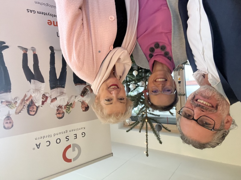 Zu Besuch und zum Austausch vor Ort bei der Firma Gesoca in Seukendorf, die verdient den IHK-Gr&uuml;nderpreis erhalten hat. Foto: Fa. Gesoca