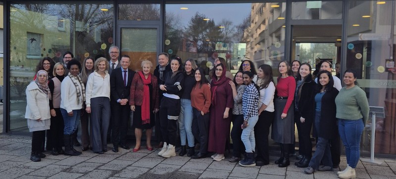 Weitere Impression: Über den Besuch aus dem Bayerischen Landtag und von der Stadt Ingolstadt freuten sich über die Teilnehmerinnen und Macherinnen des IN VIA Bayern Projekts "IFA - Internationale Frauen für den Arbeitsmarkt".
Foto: Geschäftsstelle IntB Bayern
