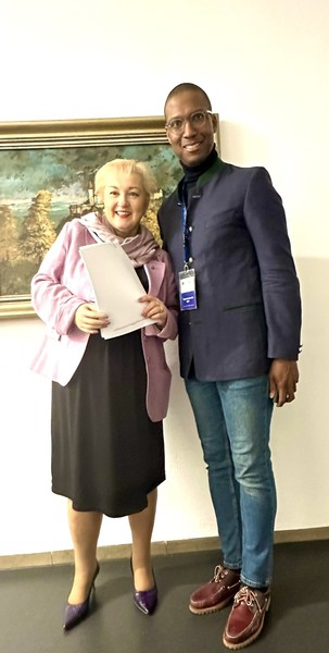 Bayerischer Landtag - Besuch aus Kalifornien: Der langjährige Leiter der Außenstelle der Bayerischen Vertretung in Kalifornien, nunmehr ehenamtlicher Director James Mister, hat bei seiner Europareise auch den Ausschuss für Verfassung, Recht, Parlamentsfragen und Integration, besucht. Gerne erinnern wir uns an die interessanten Einblicke zu den Legal Tech in Kalifornien.
Foto: Presse CSU-Landtagsfraktion