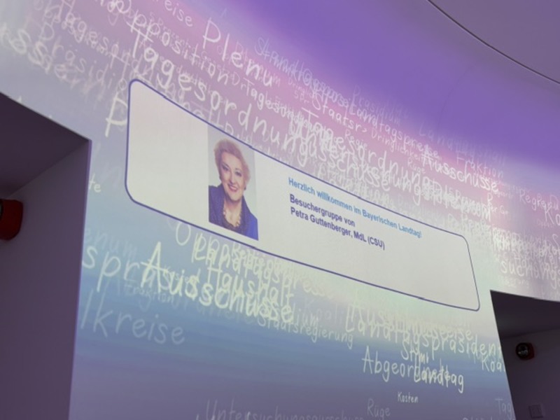 Landtagsfahrt am 22. September 2026: Der Besuch des Bayerischen Landtags bietet die Gelegenheit, Einblicke in die parlamentarische Arbeit der Abgeordneten zu erhalten und zudem politische Entscheidungsprozesse auf Landesebene kennenzulernen. Foto: C. Daum

